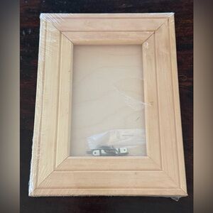 New Paintable Wooden Frame Kit